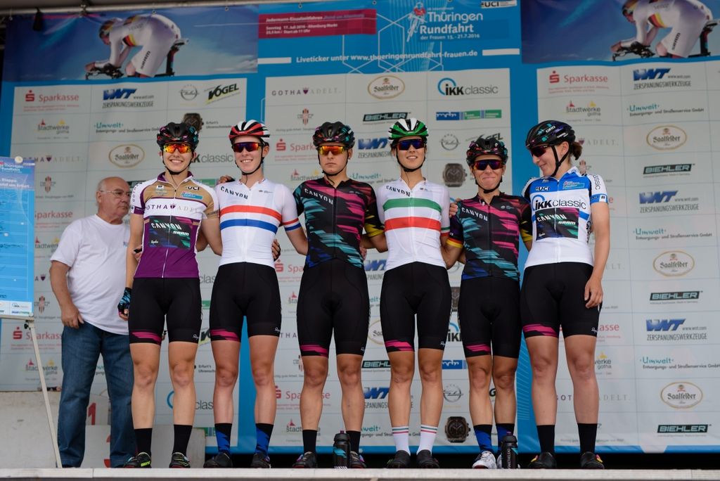 The Canyon-SRAM riders in team kit look like the odd riders out