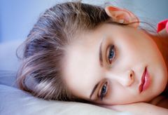 Woman not sleeping, Womin in bed, woman awake, woman looking at clock, tired woman