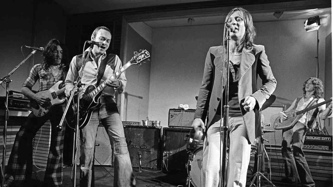 Jess Roden performing live in the 1970s