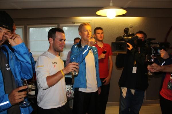 The HTC-Highroads toast a stage win. Cavendish sticks to water