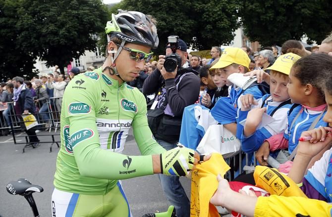 Peter Sagan (Cannondale) signs autographs at the start of stage 7