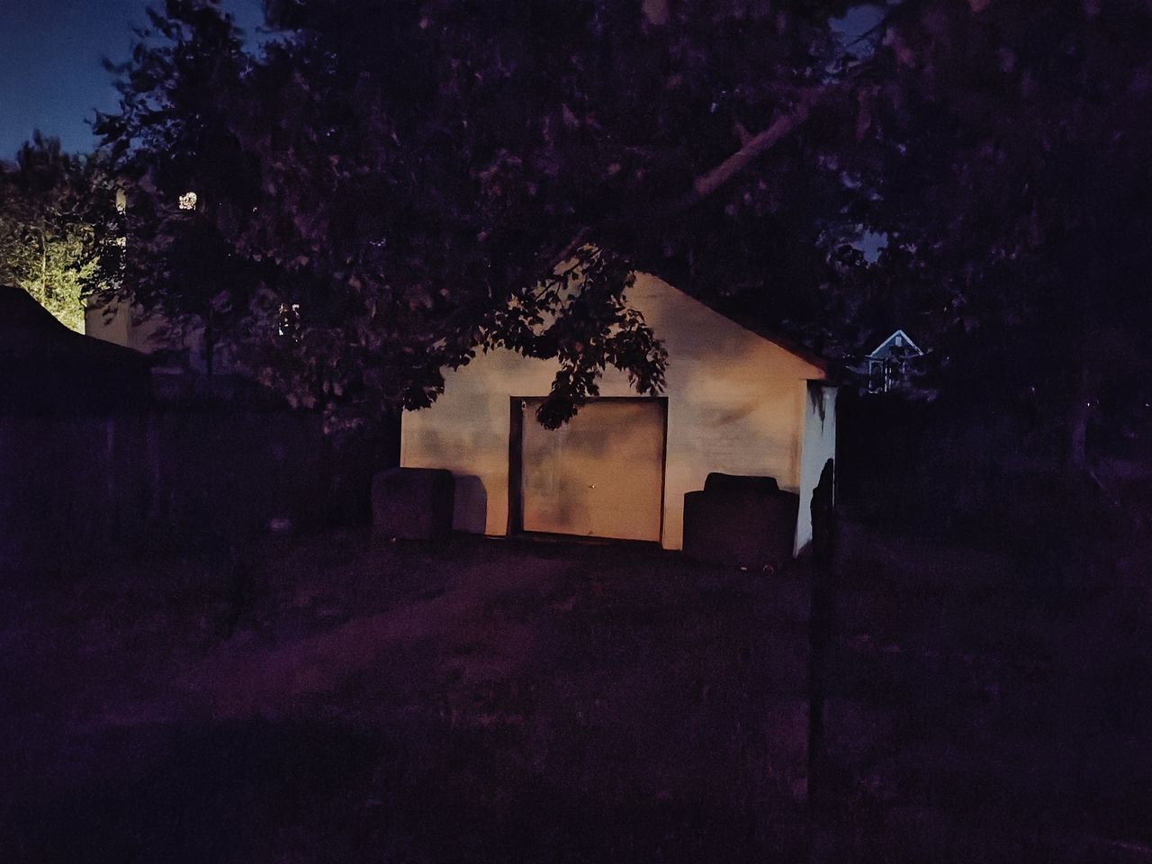 Motorola Razr Plus 2023 low light sample.