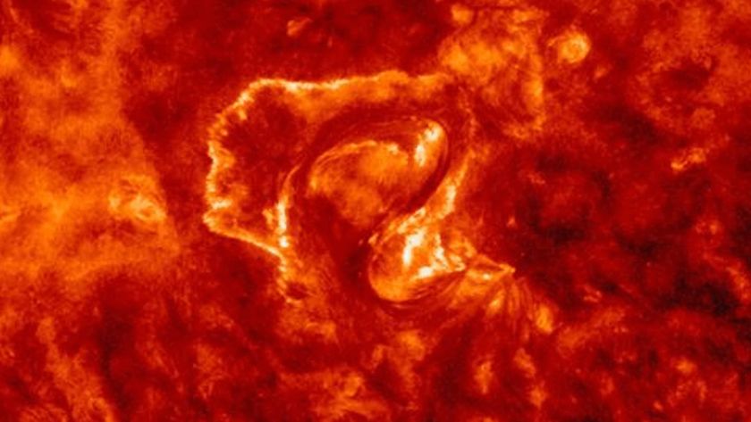 A close-up photo of the S-shape structure on the sun