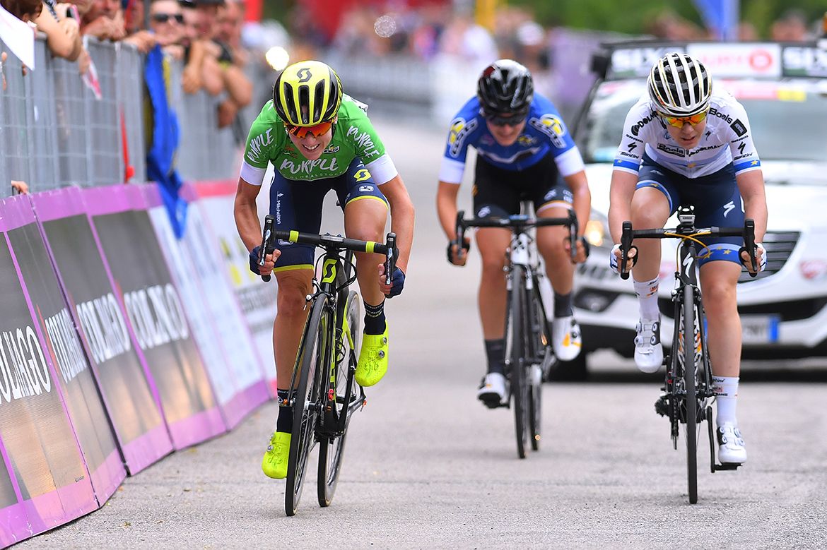 Annemiek van Vleuten en route to a stage 2 win at the Giro Rosa