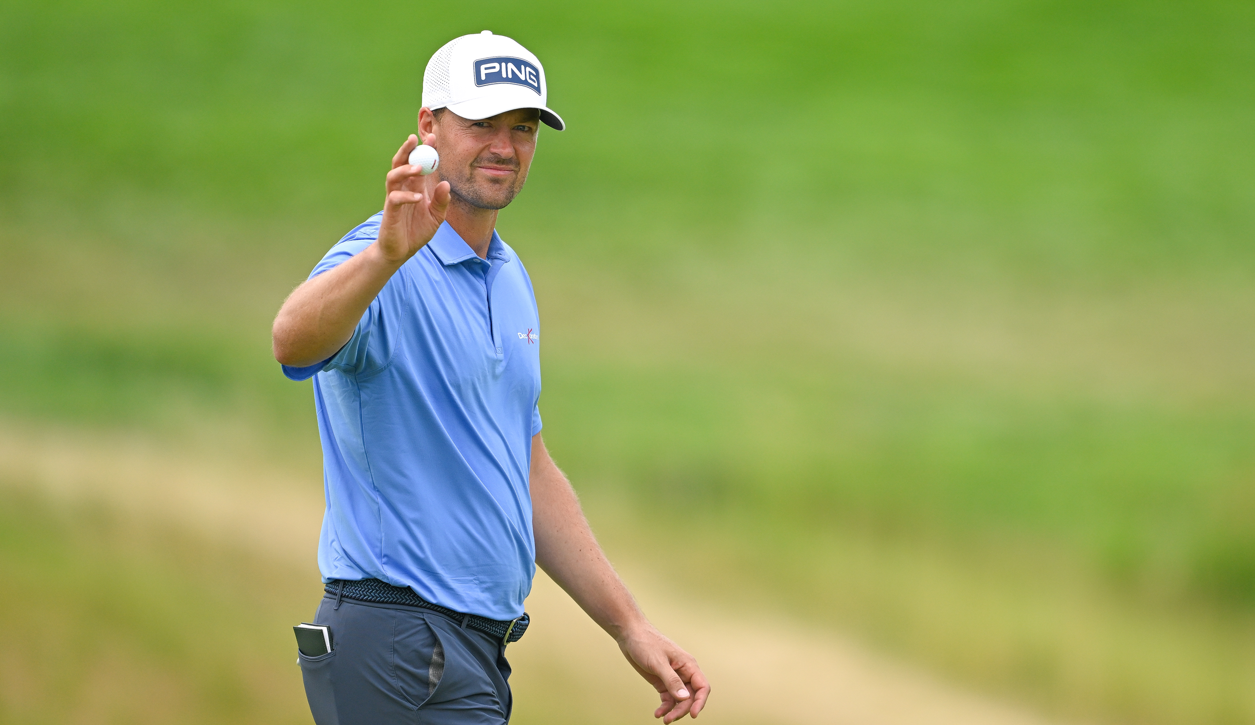 Victor Perez waves to the crowd