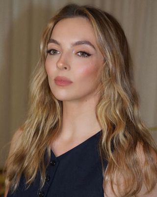 Jodie Comer with wavy hair