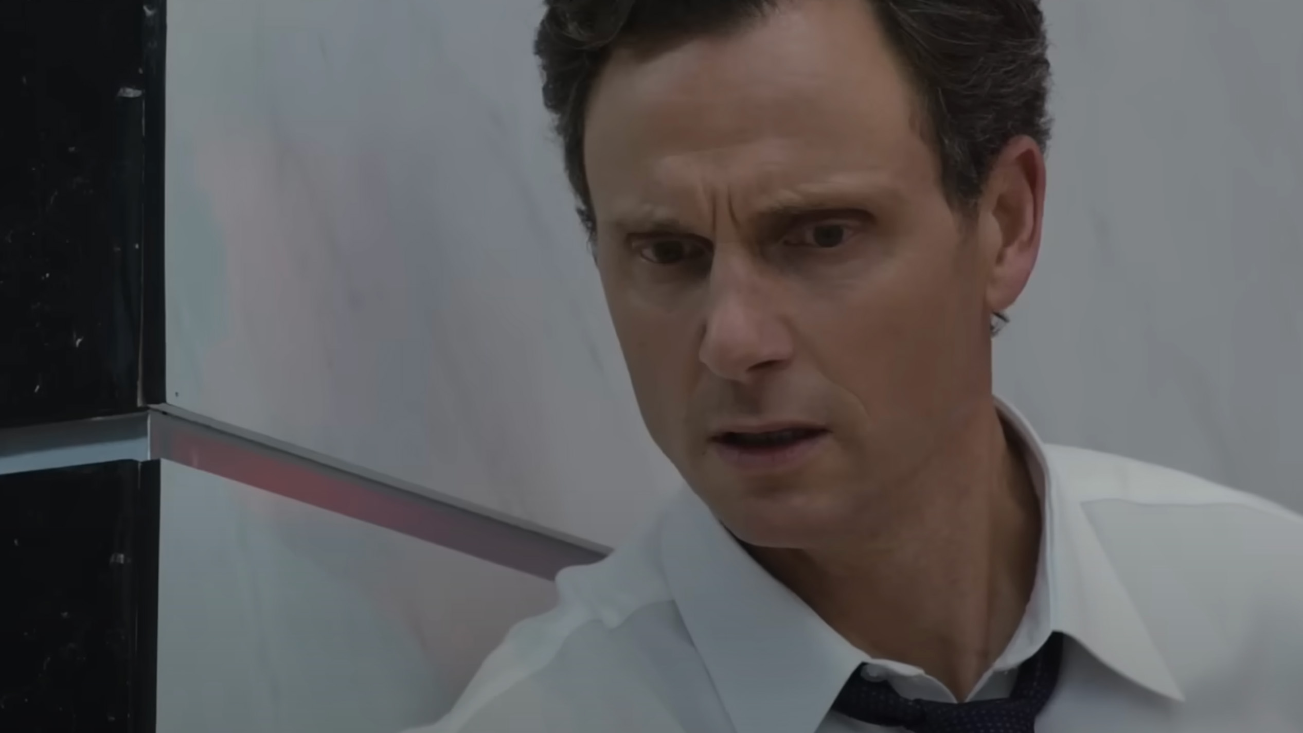 Tony Goldwyn as Barry Norris in The Belko Experiment.