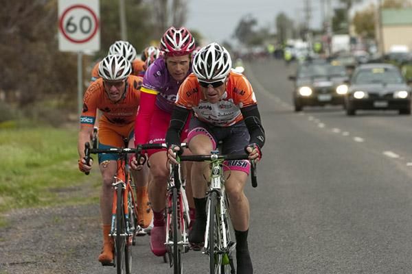 Cream rising to the top: Gordon McCauley (Hyster-Total Rush) tows tour leader Stuart Shaw (Drapac Porsche) and Joel Pearson (Genesys Wealth Advisers) at the front of the leading bunch on stage thirteen.
