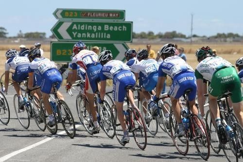 The peloton head towards Aldinga Beach