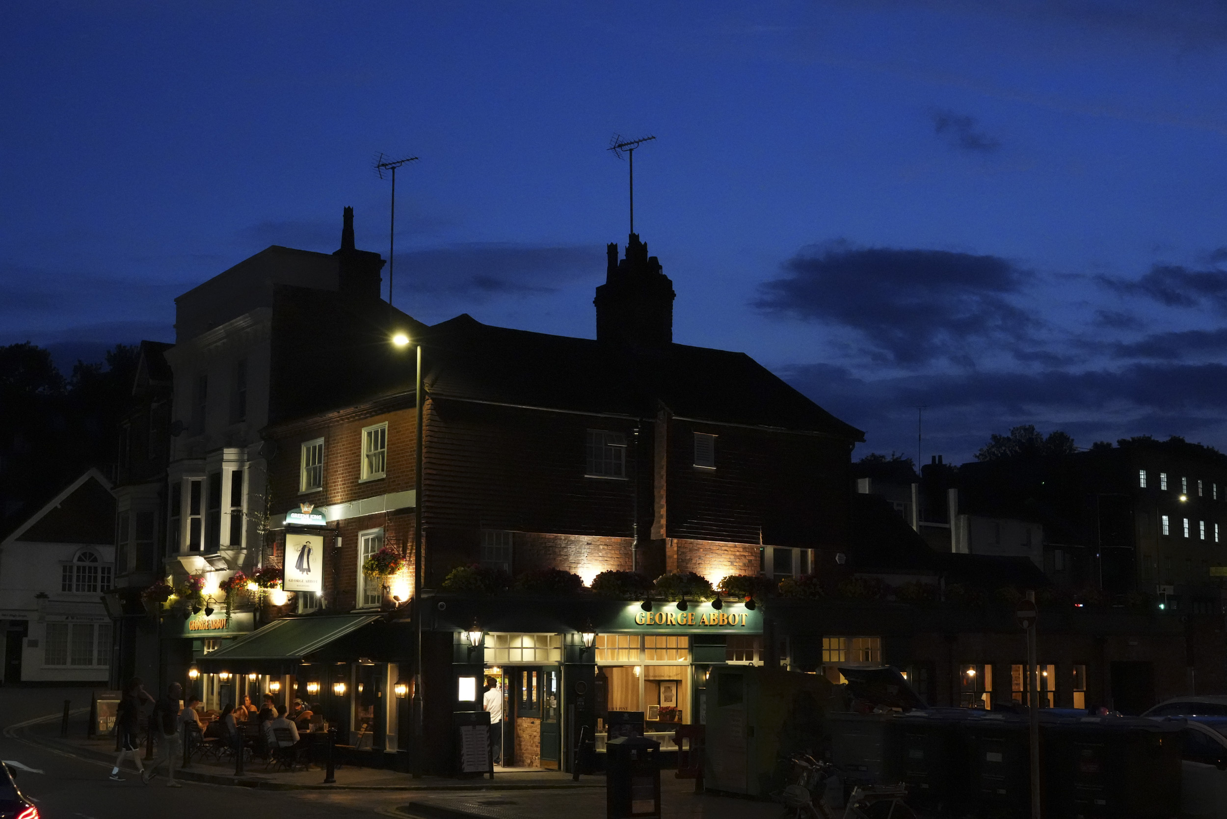 Sony RX1R III sample gallery: pub at night