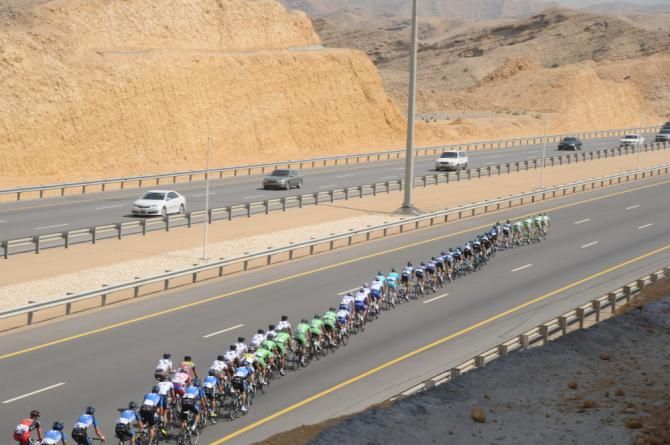 The Cannondale team puts the peloton under pressure