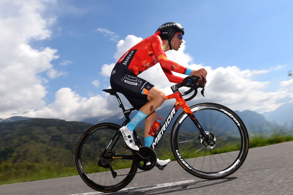 VILLARSSUROLLON SWITZERLAND MAY 01 Gino Mder of Switzerland and Team Bahrain Victorious sprints during the 75th Tour De Romandie 2022 Stage 5 a 1584km Individual Time Trial stage from Aigle to VillarssurOllon 1256m ITT TDR2022 on May 01 2022 in VillarssurOllon Switzerland Photo by Dario BelingheriGetty Images