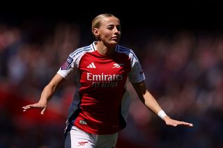 Chloe Kelly of Arsenal celebrates scoring her team's first goal during the Barclays Women's Super League match between Arsenal FC and Manchester United FC at Emirates Stadium on May 10, 2025 in London, England.