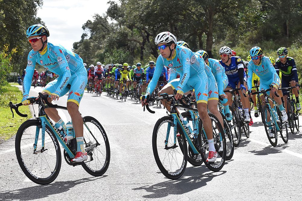 Fabio Aru sitting in second wheel