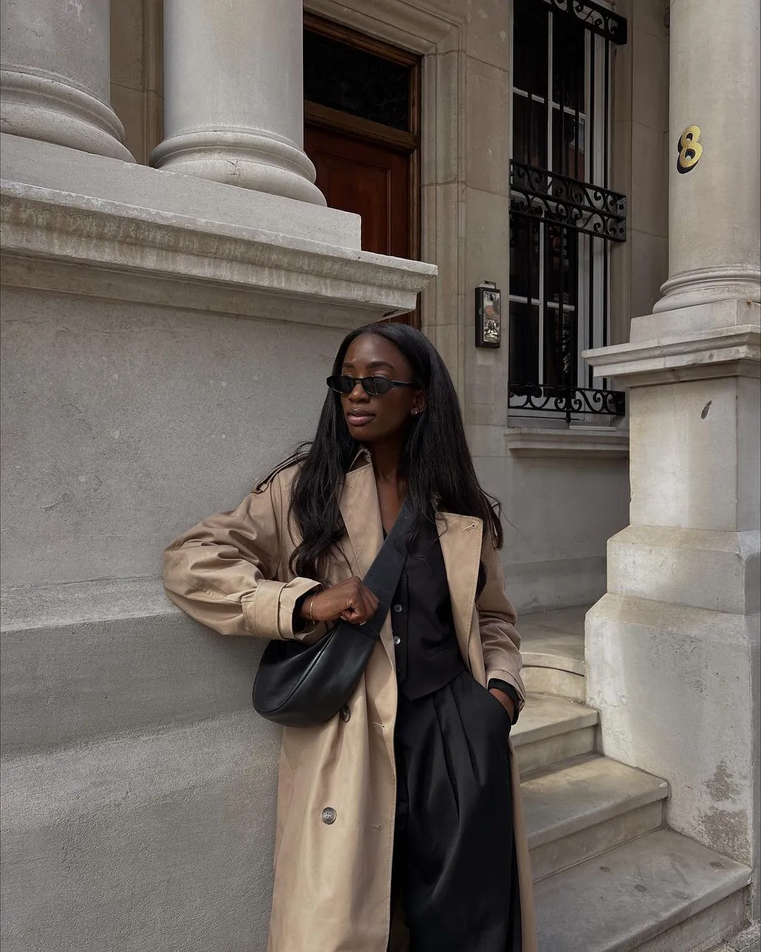@_livmadeline wears a crossbody bag