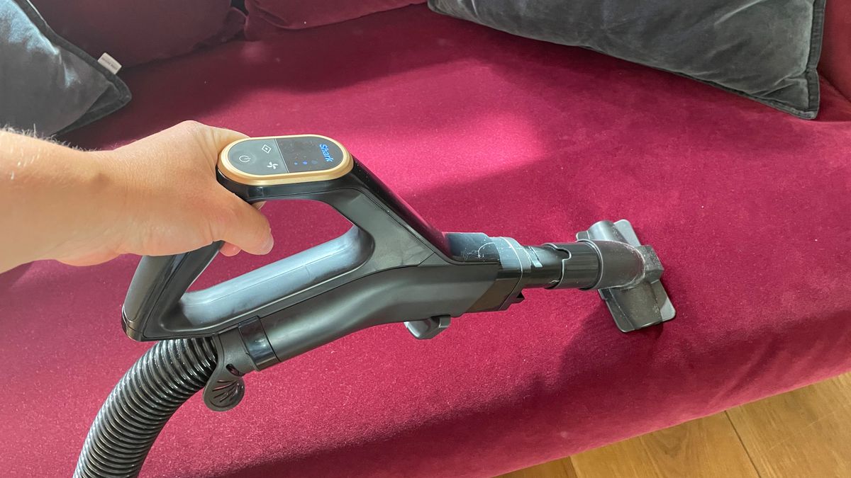 Shark DuoClean & Anti Hair Wrap Bagless Pet Vacuum CZ500UKT review TechRadar