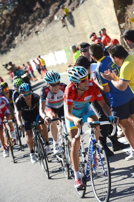 Chris Horner (RadioShack Leopard) marks Vuelta leader Vincenzo Nibali (Astana) on the finishing Pe&ntilde;as Blancas ascent