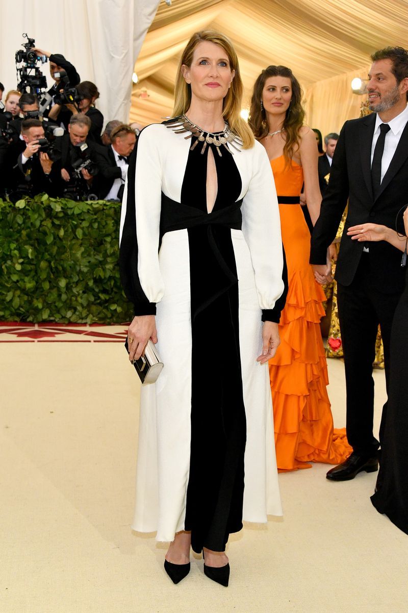 Fashion, Clothing, Suit, Formal wear, Event, Haute couture, Tuxedo, Dress, Fashion design, Carpet,