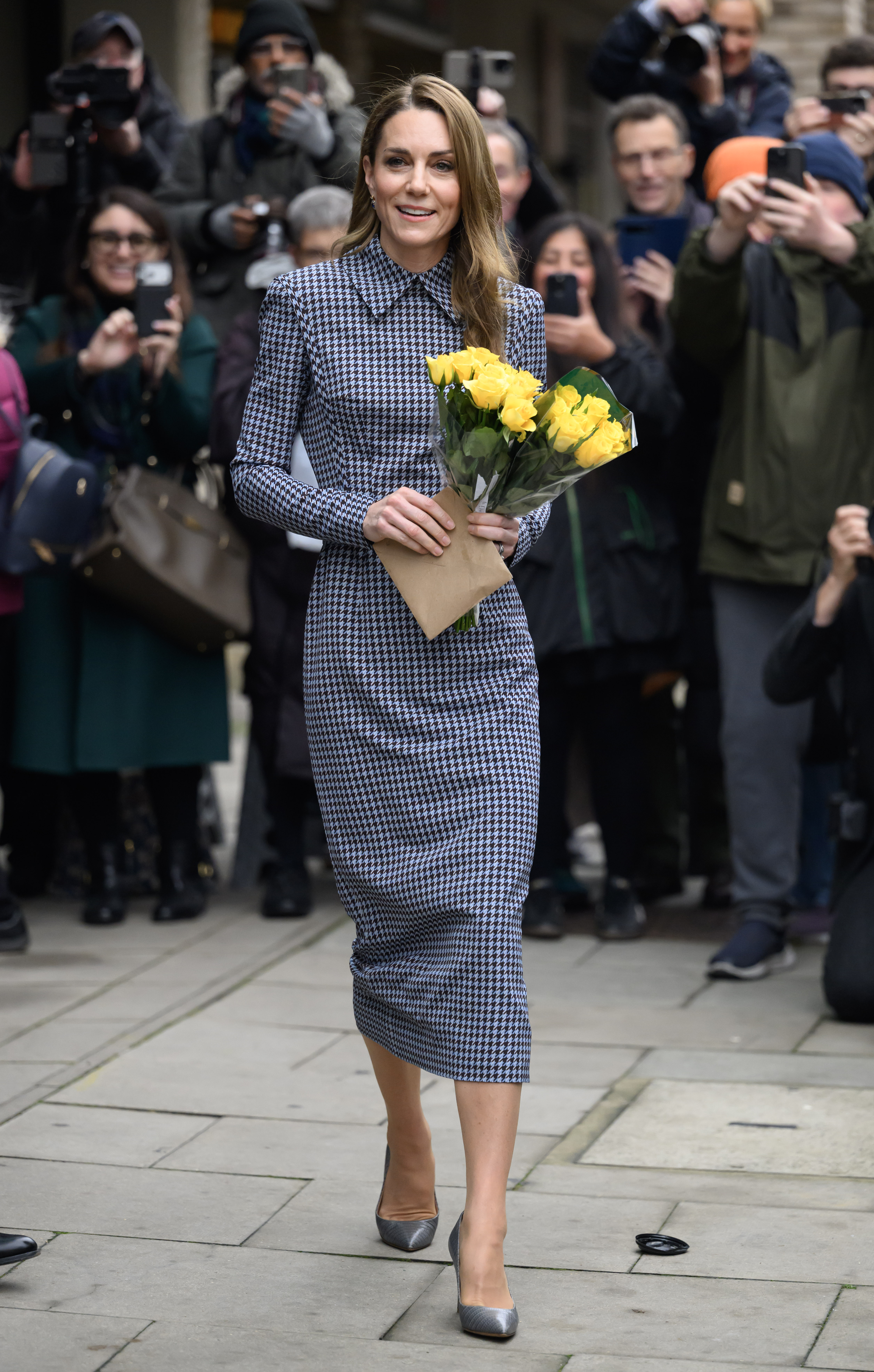 Kate Middleton arrives at children&#039;s mental health charity Anna Freud Centre on November 27, 2025 wearing a houndstooth dress, Hugo Boss pumps