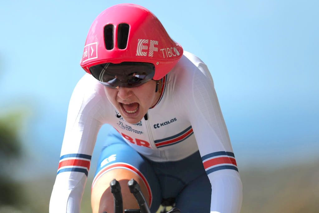 WOLLOGONG, AUSTRALIA - SEPTEMBER 20: Zoe Backstedt of The United Kingdom sprints during the 95th UCI Road World Championships 2022 - Women Junior Individual Time Trial a 14,1km race from Wollongong to Wollongong / #Wollongong2022 / on September 20, 2022 in Wollongong, Australia. (Photo by Con Chronis/Getty Images)