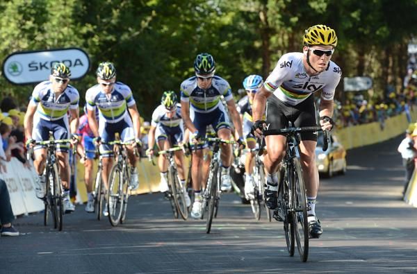 Mark Cavendish heads to the line on stage 7