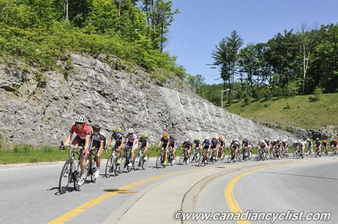 Peloton in the early laps