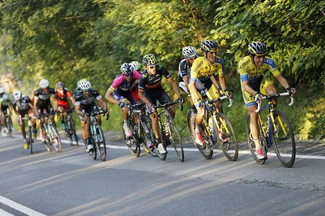 Tinkoff-Saxo leads the race on the climb