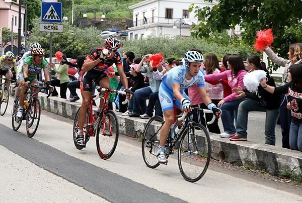 Fr&ouml;hlinger leads Perez in the day's break.