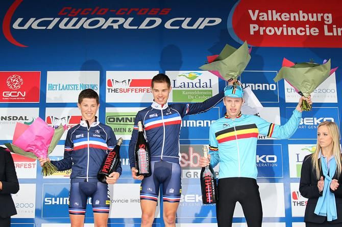 Junior men's podium at the Valkenburg 'cross World Cup (L-R): Joshua Dubau (France), Lucas Dubau (France) and Yannick Peeters (Belgium)