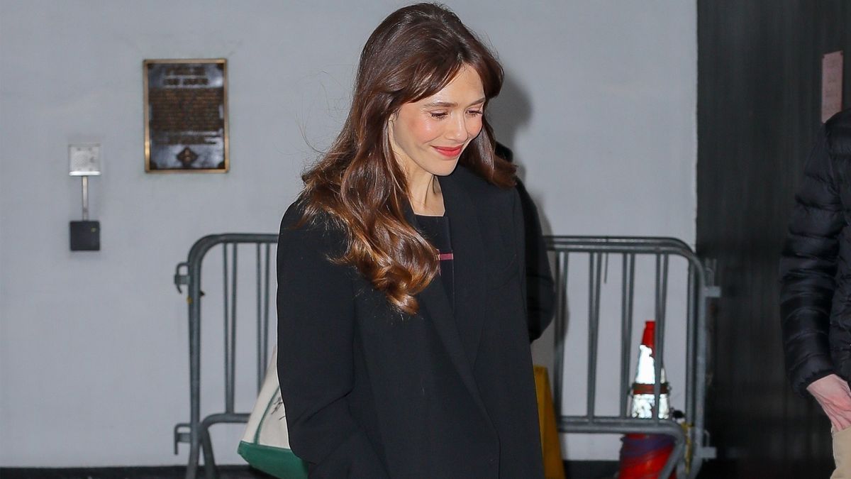 If You're Anti-Heels, This Is the Flat-Shoe Trend to Wear With Sheer Tights This Winter