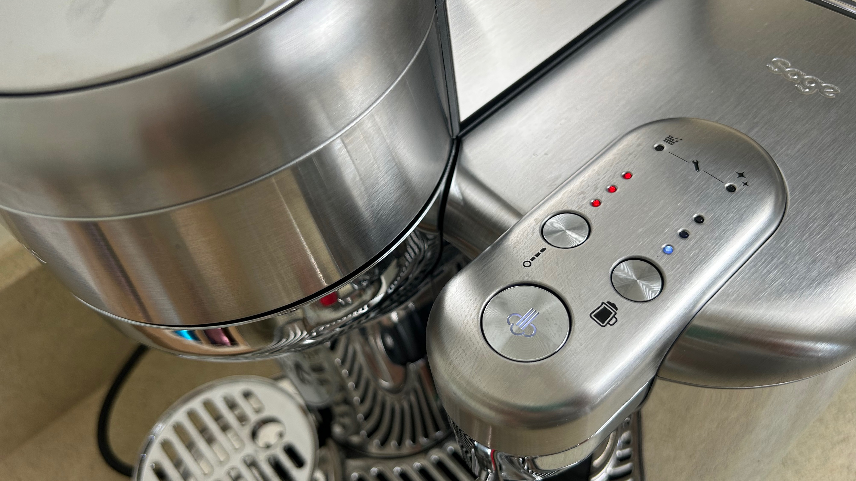 Close up of steam controls on the Nespresso Vertuo Creatista