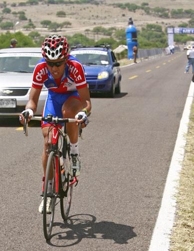 Carlos Oyarz&uacute;n (Chile) on his way to the gold medal