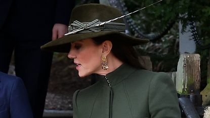 kate middleton wearing new earrings