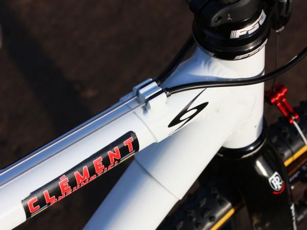 Dombroski uses a single-ring setup exclusively so the frame is only fitted with two sets of cable stops.