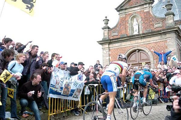 Past the Kapelmuur