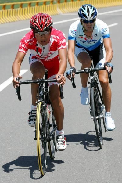 Ma Haijun (Qinghai) and Hossein Askari (Tabriz) attacked the peleton in search of KOM points.