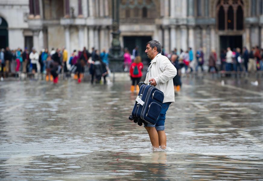 Venice levies $630 fine for tourists pulling wheeled suitcases