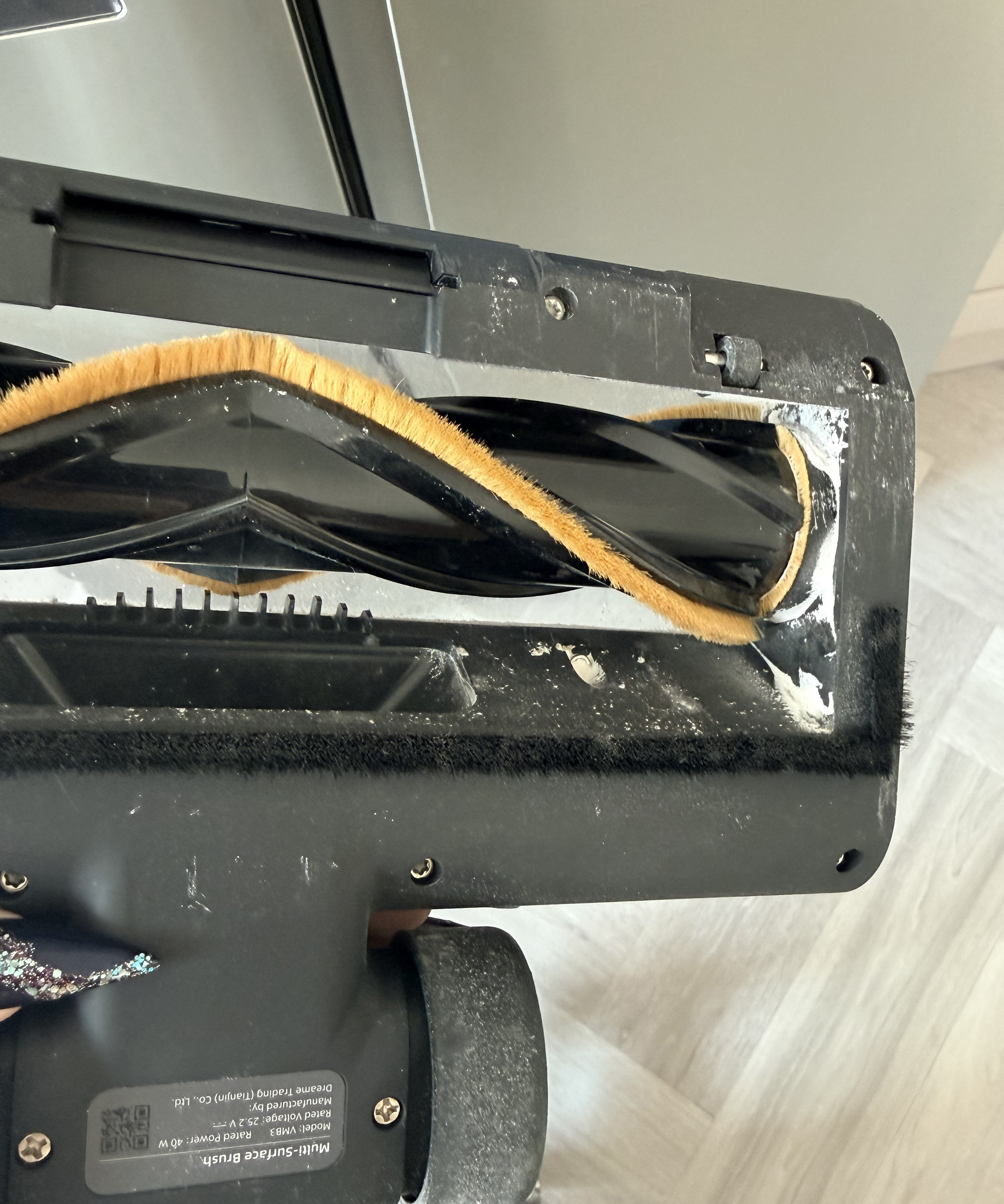 Close-up of flour caught around the edge of the Dreame R10 Pro multi-surface floorhead