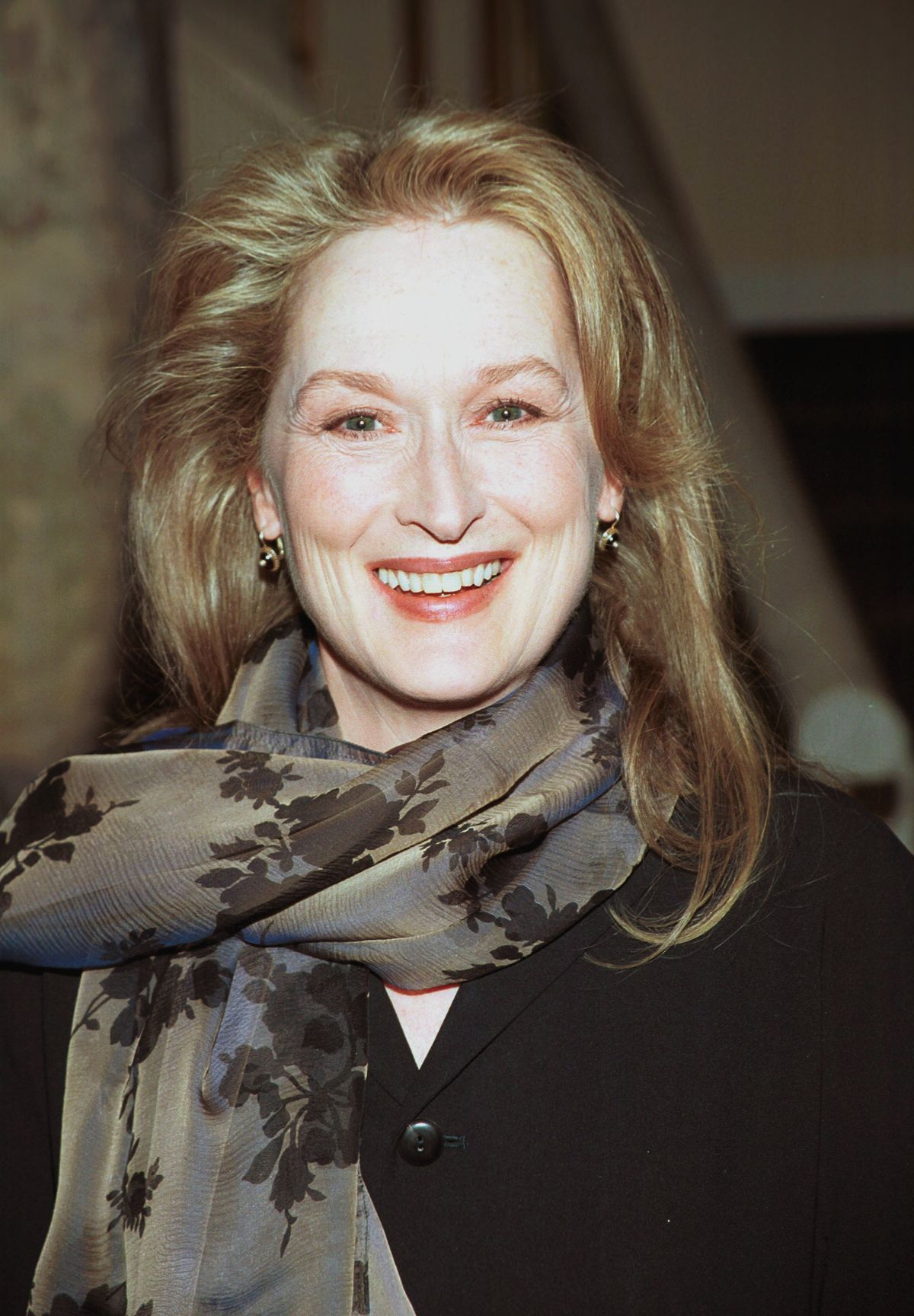 Meryl Streep receives the French Arts &amp; Literature Award in 2000