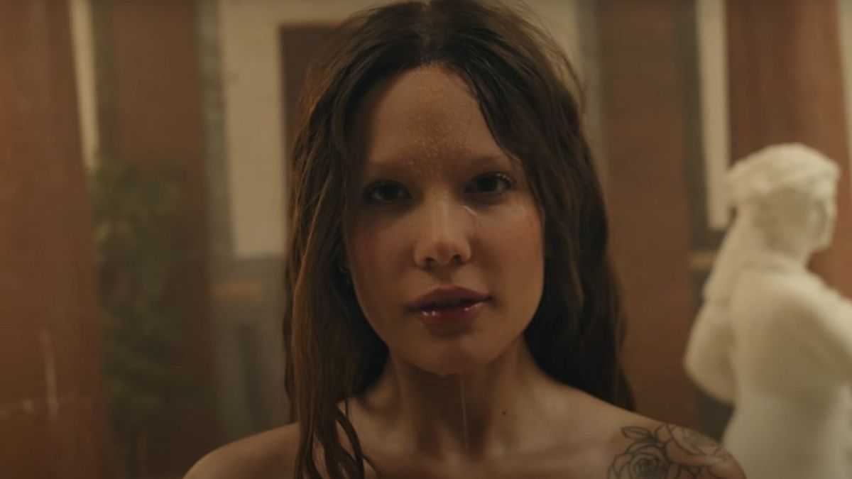 Halsey in I am not a woman, I&#039;m a god music video