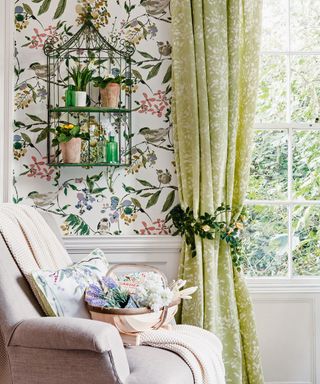 Living room with a flowery pattern wallpaper and light curtains