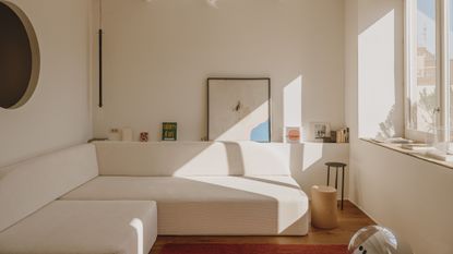 Casa 21, a stylish skinny house in Barcelona 