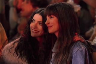 ella rubin as izzy and anne hathaway as solene in 'the idea of you'