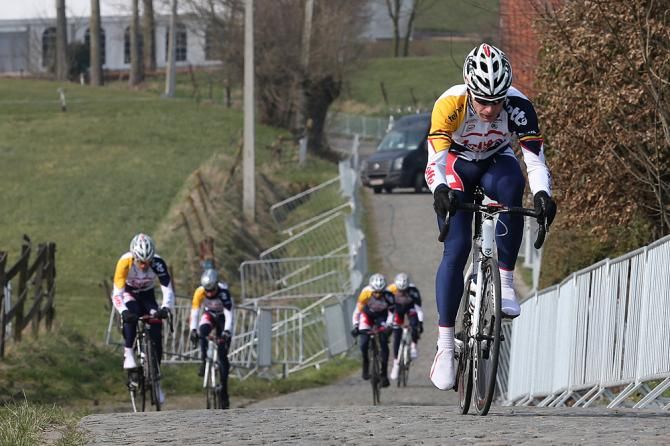 Roelandts leaves his teammates behind on the Koppenberg