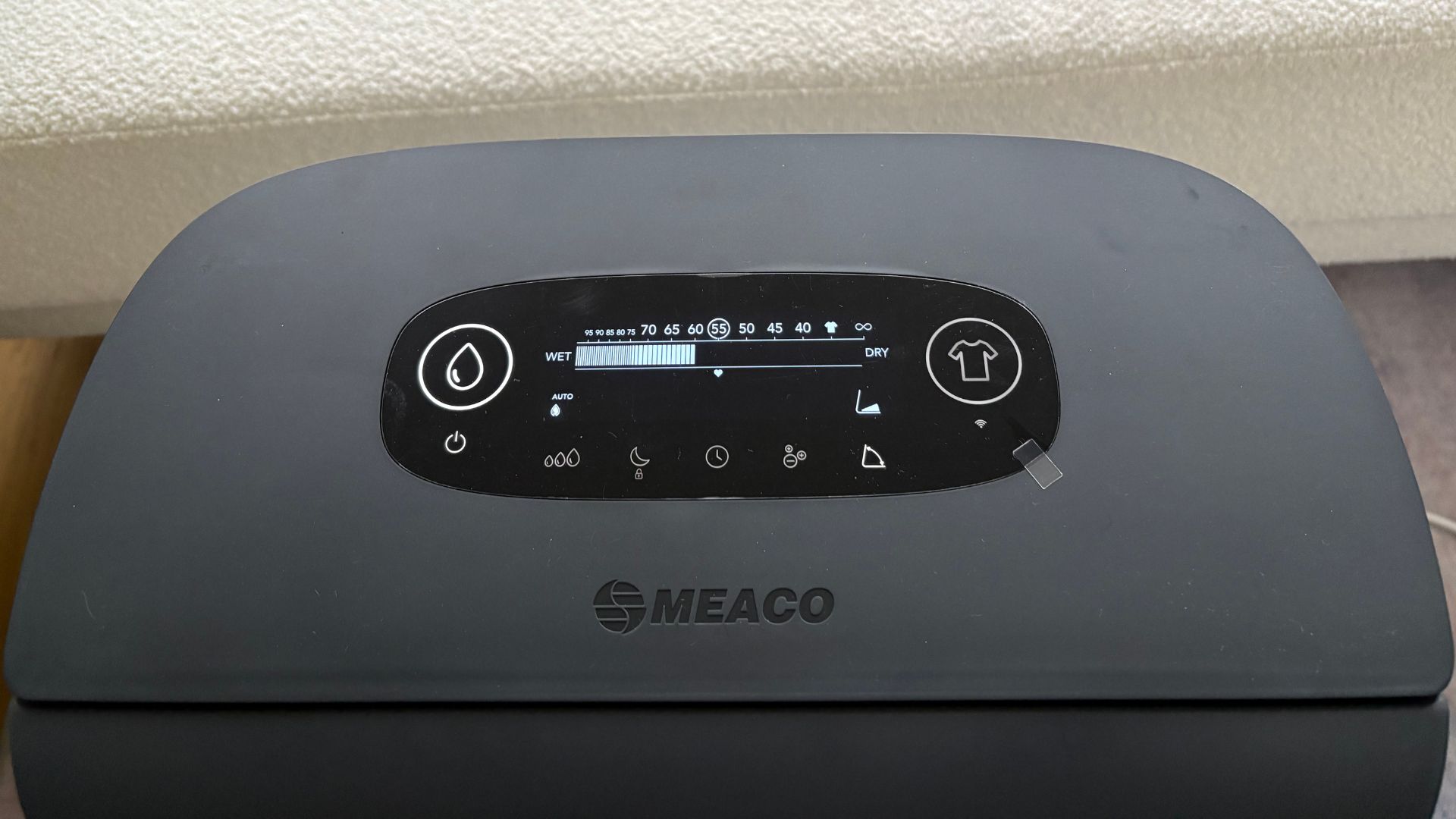 Testing the Meaco DD8L Pro Dehumidifier and showing the control panel
