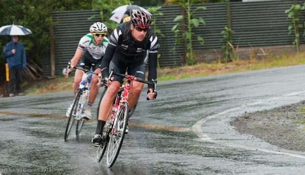 Bewley leads the then 3 man break.