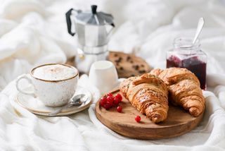 Home date ideas: breakfast in bed