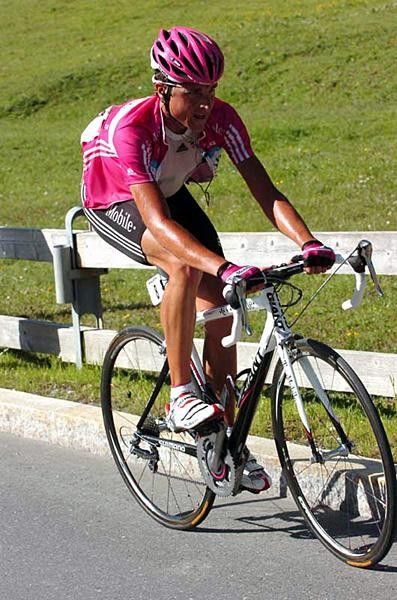 Patrik Sinkewitz (T-Mobile) powers it.