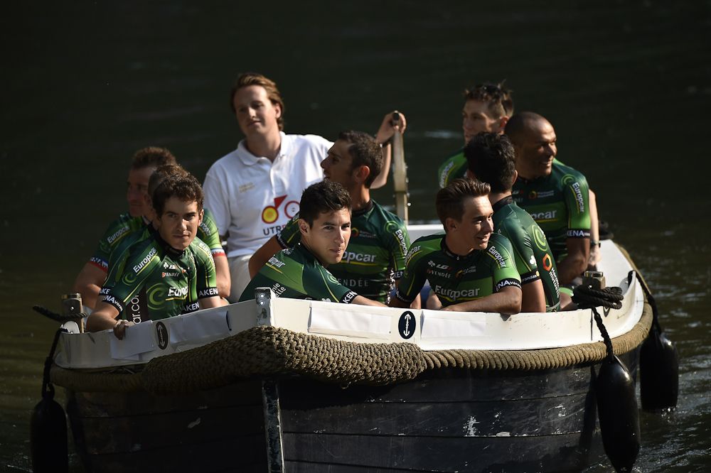 Team's arrived at the opening presentation via boat.