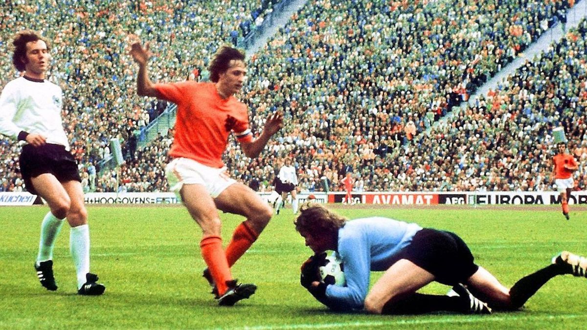 Ranked! The 10 best Dutch players ever | FourFourTwo